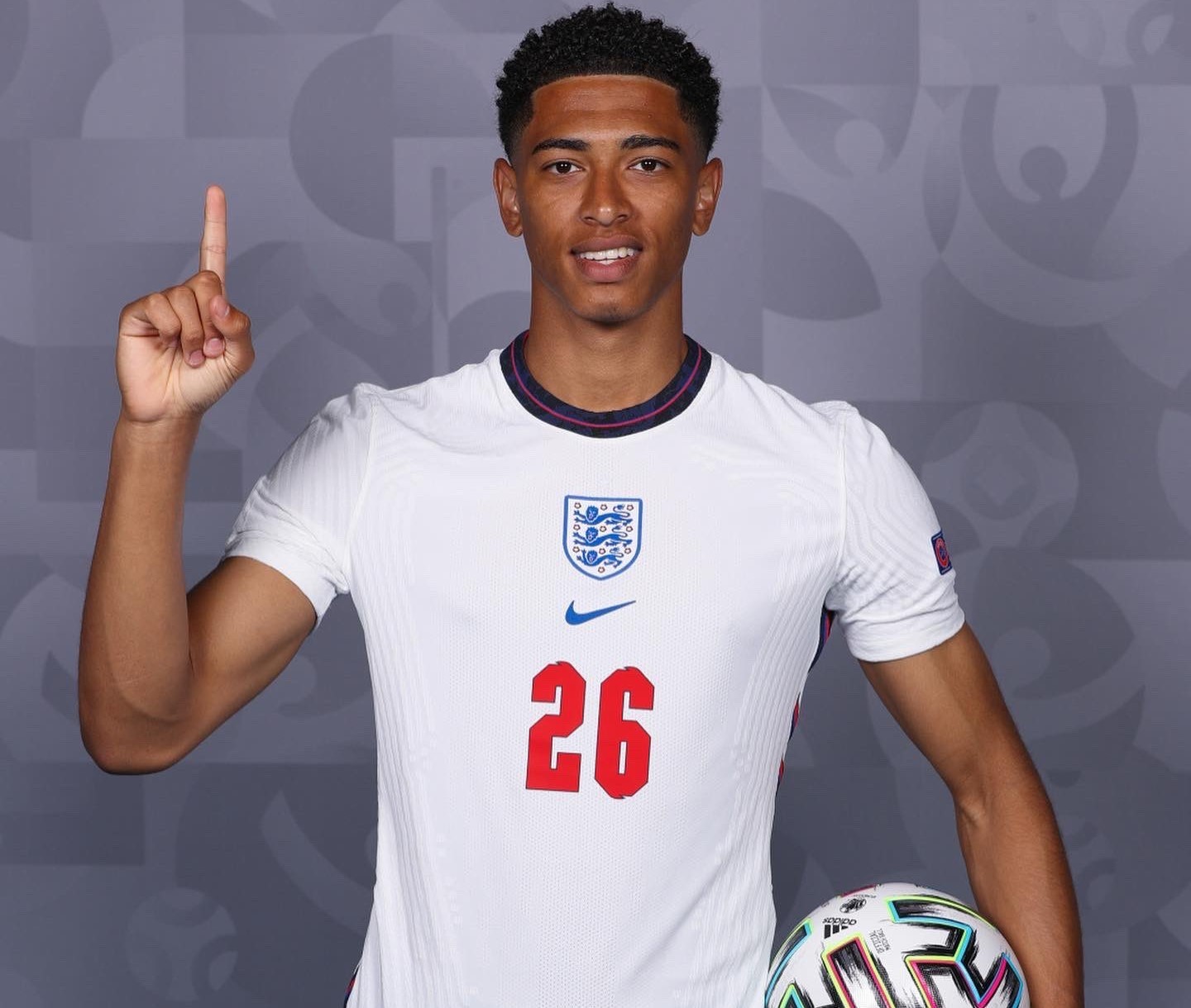 《无畏契约手游》黄金周：百万好礼、专属限定与超值福利大派送