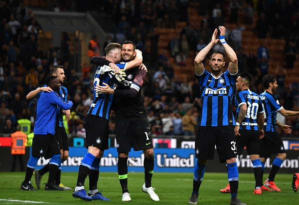 科尔2T+库里6犯！勇士1分惜败，主裁把话挑明，小卡拒绝接受采访