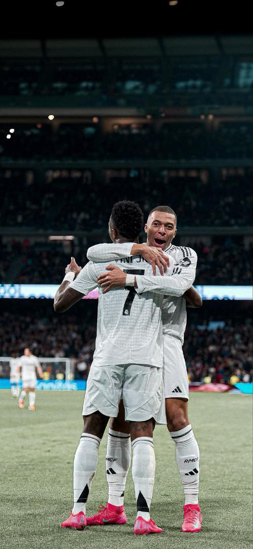 舍伍德：我坚持谢什科不配为曼联踢球，踢伯恩利只是偶然爆发