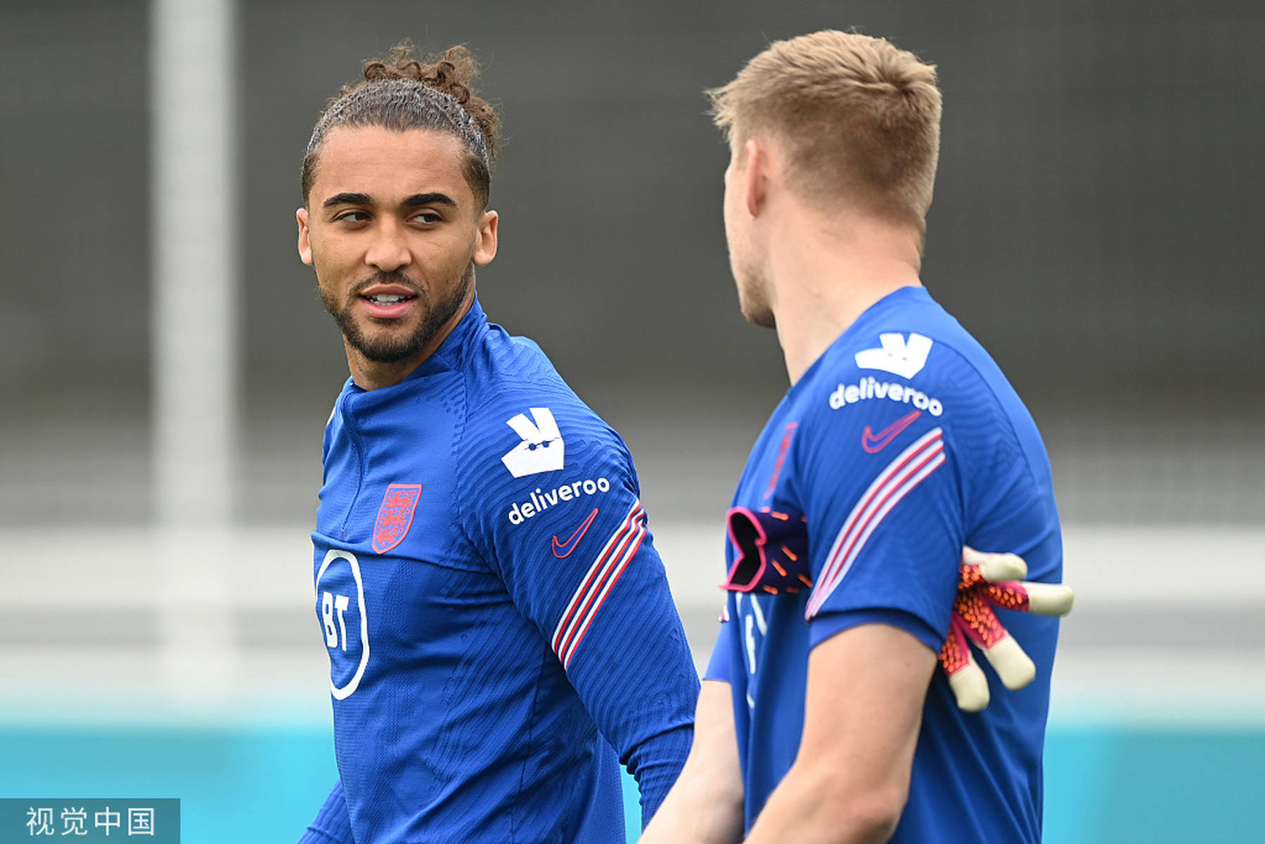 转会硝烟：亚特兰大截胡抢下25岁国脚，罗马迅速抢18岁天赋射手